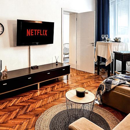 Insta-Apt Old Town Central Park Renovated Belgrade Exterior photo