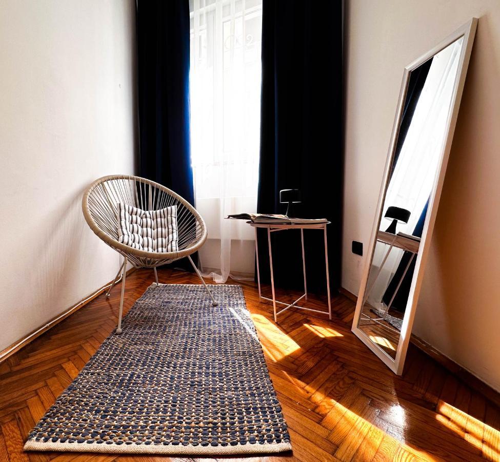 Insta-Apt Old Town Central Park Renovated Belgrade Exterior photo